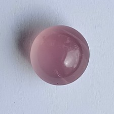 Quartz rose légèrement étoilé en cabochon rond/ovale de 53,36Cts