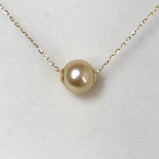 Collier pendentif perles Akoya japonaises en or rond 8,1 mm or jaune 18 carat...