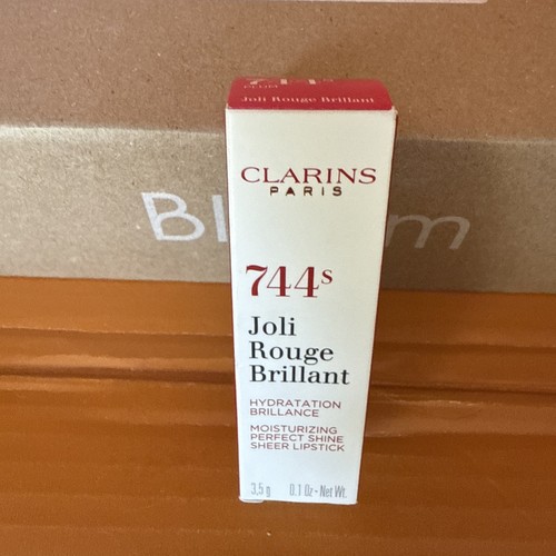 Rouge lèvres jolie - à,