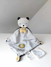Doudou Plat Ours Gris Jaune Cape Bleue Ma Petite Montagne Mots D'enfants Leclerc