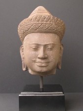 Grande Tête de Bouddha en