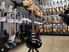 Guitare électrique FENDER MIJ HYBRID II STRATOCASTER-01