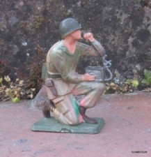 STARLUX  COMMANDO TENUE PARACHUTISTE / SOLDAT TELEPHONISTE A GENOUX