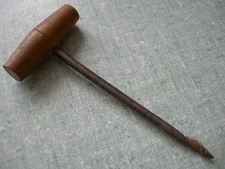 OUTIL ANCIEN COLLECTION : VRILLE A MANCHE EN BOIS  VILEBREQUIN CHIGNOLLE TARIERE