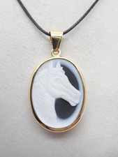 Cheval : Pendentif Avec Camée