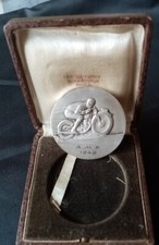ANCIENNE  MEDAILLE BRONZE  COURSE DE MOTOS. A. M. F Daté de 1949. F. FRAISSE