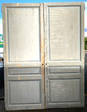 Deux portes de placard a simple face en sapin massif XX siècle 