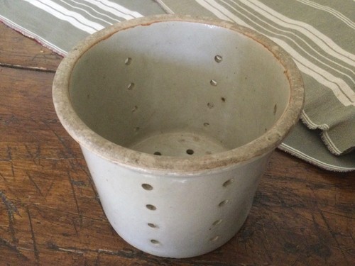 Ancienne faisselle egouttoir - ancienne,