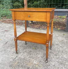 Table desserte sur roulette en bronze style Louis XVI