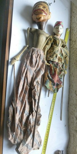 Anciennes marionnettes en - 2,
