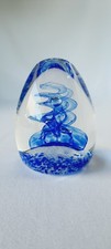 Presse-Papier Sulfure Ovoïde SELKIRK GLASS 1987 Spirale Bleue Dansante à Bulles