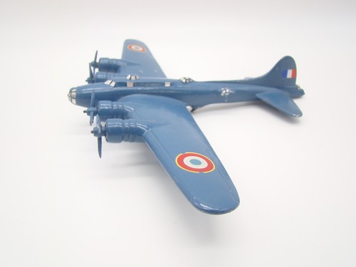 Metallix boeing b17 flying - -,