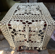 DENTELLE ANCIENNE -  chemin de table - fait main - beige - broderie