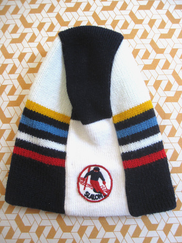 Bonnet ski slalom - bonnet, made