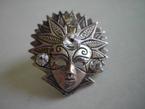 Rare pin bijou masque - pin's,