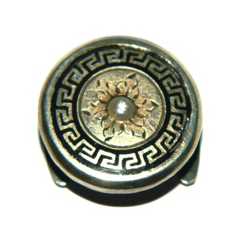 Joli bouton col argent - de,