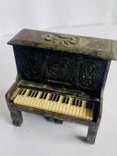 ANCIEN TAILLE CRAYON - PIANO - TRÈS RARE- VINTAGE- METAL- PLAY ME