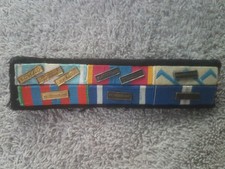 Placard de 6 rappels de médailles avec plusieurs  agrafes attaches pin's