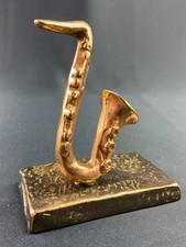 Sujet sculpté au saxophone en