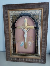 Tableau Reliquaire Avec Christ  Biscuit et Paperolle sous Verre Napoléon III