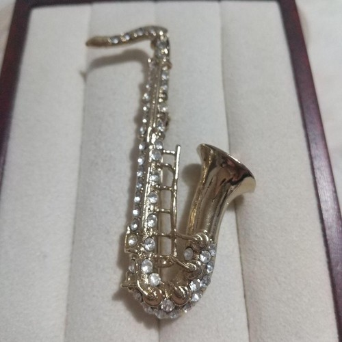 Broche ancienne forme de - en,