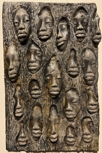 Bas relief monde des - bas,