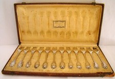 Douze très belles fourchettes à gâteaux, argent massif Minerve 1er titre #1865#