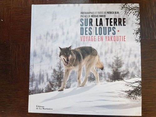 Livre sur terre - la, loups