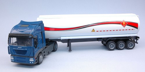 Miniature camion auto - auto, 1:43