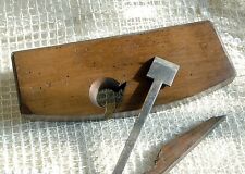 Rabot ancien "Guillaume" cintré.