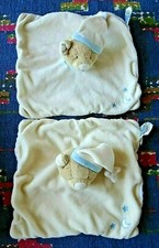 DP/ LOT DE 2 DOUDOU PLAT OURS BONNET NOUKIES ECRU JAUNE BLANC BLEU ETOILE LUNE