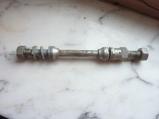 NOS ancien axe de roue velo
