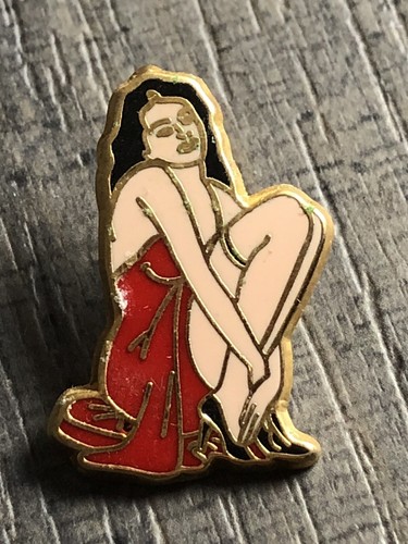 Rare pin femme - pin’up,