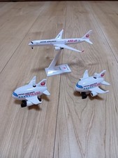 Lot d'avions miniatures A350