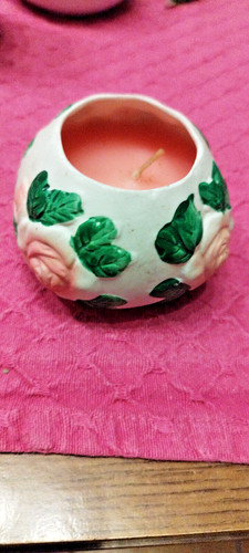 Bougie parfumée rose dans - , sa