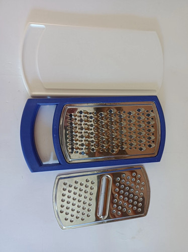 Tupperware râpe fromage - a,