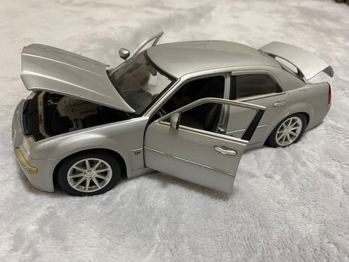 Maisto chrysler 300c hemi 18 - chrysler,