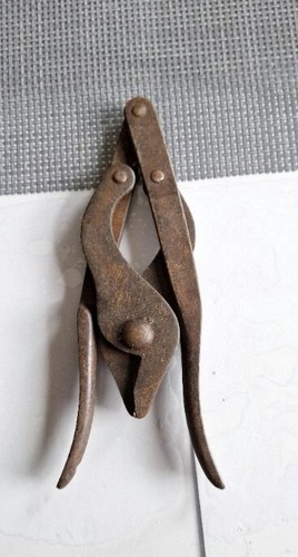 Pince coupe barbelés pliante