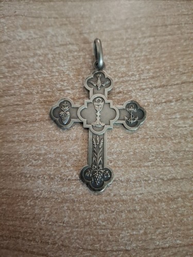 Beau pendentif religieux - pendentif,