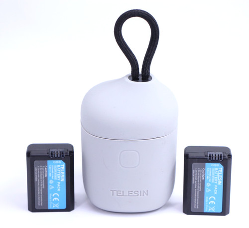 Telesin dual charger - charger, box