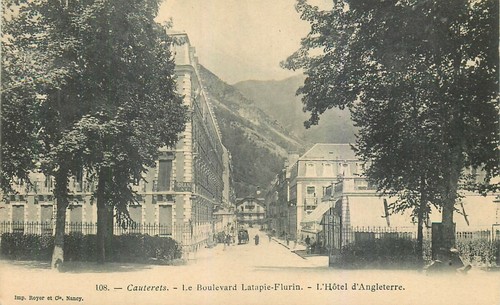 Cauterets boulevard latapie - boulevard,