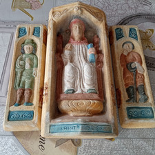 statue religieuse en pierre ( Saint Yves )