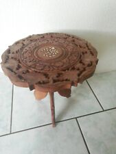 ANCIEN TABOURET OU GUÉRIDON EN BOIS MASSIF SCULPTÉ MAIN AVEC INCRUSTATIONS 