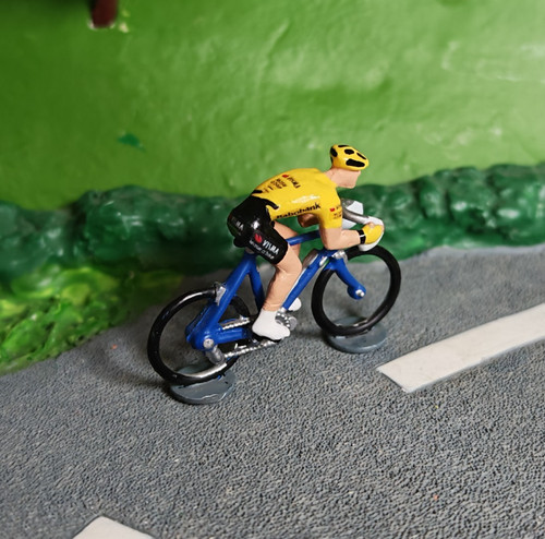 Cycliste miniature jonas - cycliste,