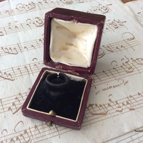 Ecrin bijou ancien cuir - à,