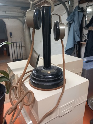 Ancien téléphone cornet