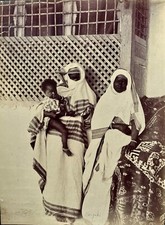 EGYPTE Ca 1880 Femmes et enfants devant un moucharabieh