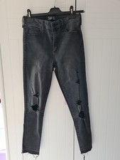 Jean noir à trous -