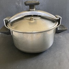 Ancienne petite cocotte minute