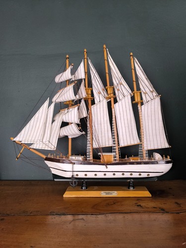 Ancienne maquette voilier - de,